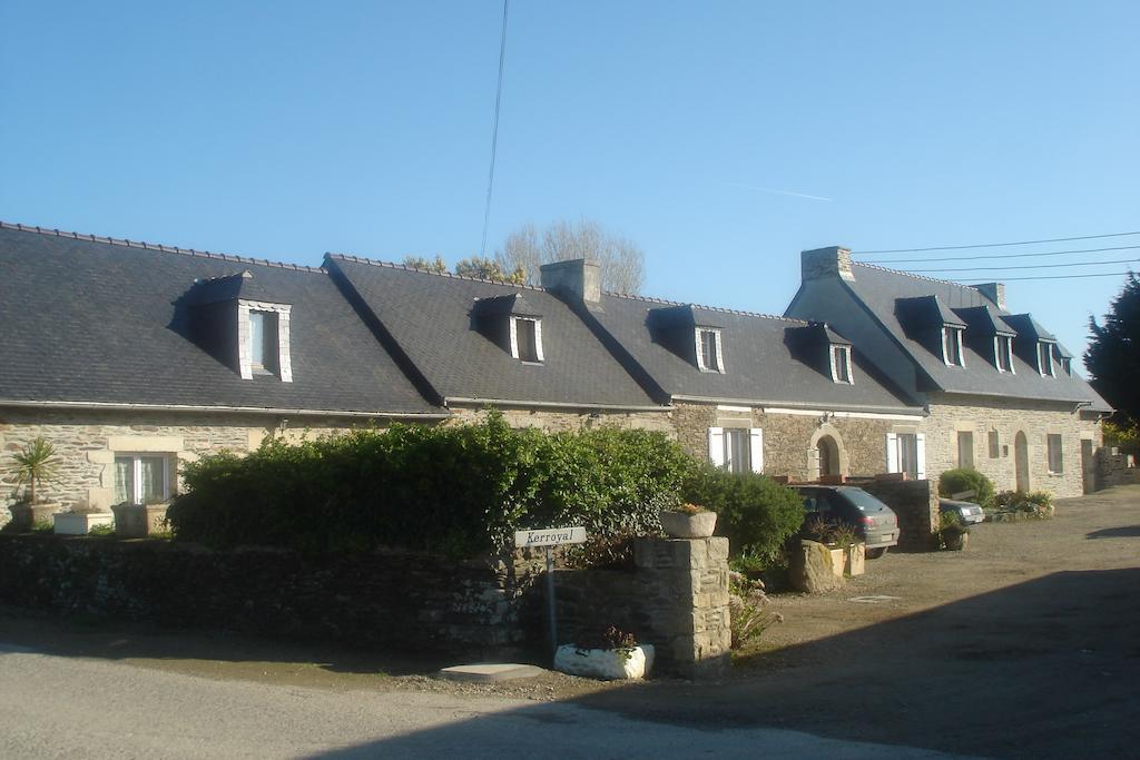 Les Gites De Kerroyal Garlan Szoba fotó