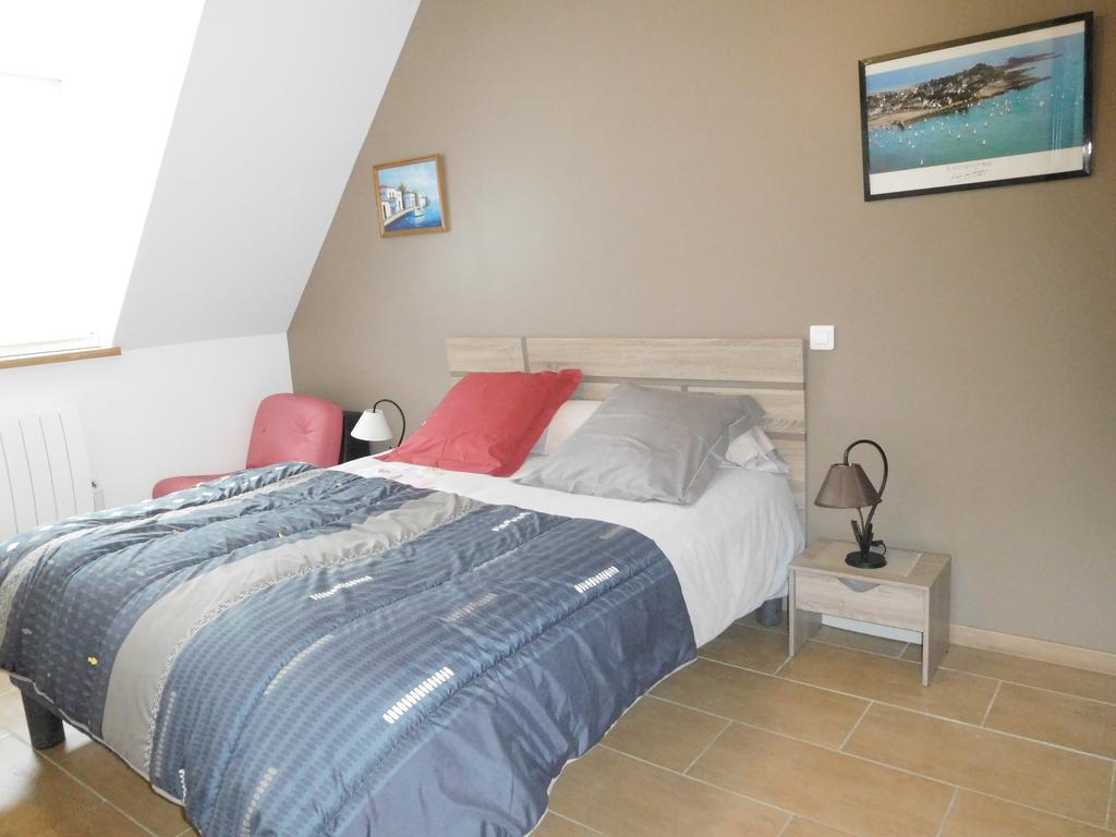 Les Gites De Kerroyal Garlan Kültér fotó